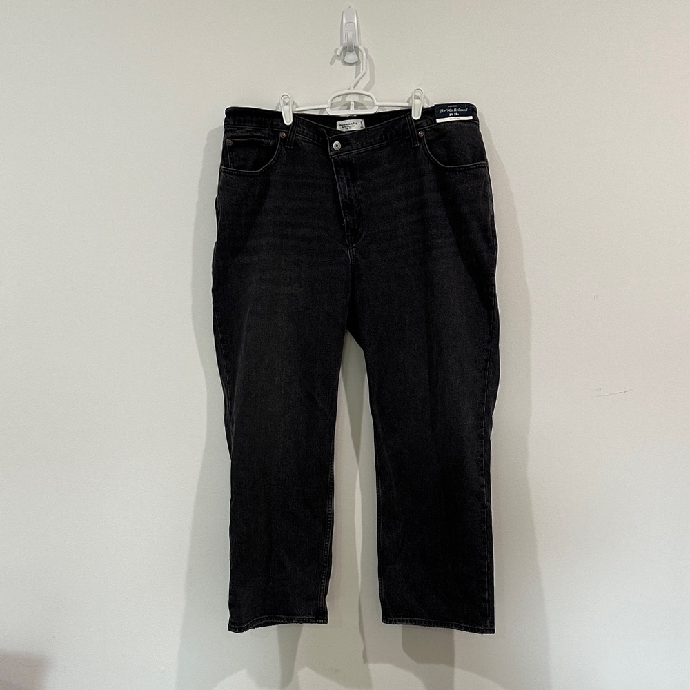 Abercrombie & Fitch The 90’s Relaxed High Rise Women’s Black Jeans 18S 34 NWT